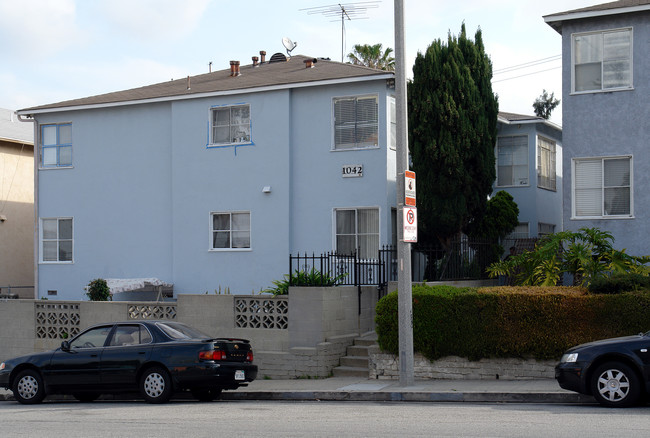 1042 N Market St in Inglewood, CA - Foto de edificio - Building Photo