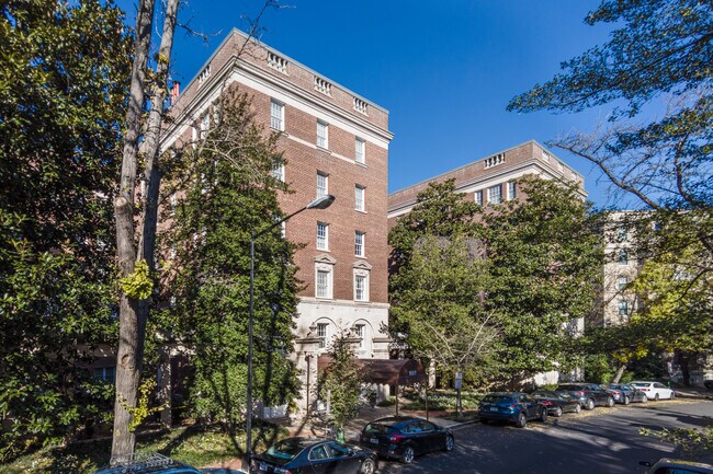 1661 Crescent Pl NW in Washington, DC - Building Photo - Building Photo