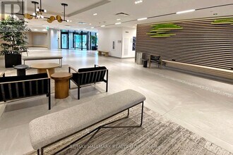 60-460 George Butchart Dr in Toronto, ON - Building Photo - Building Photo