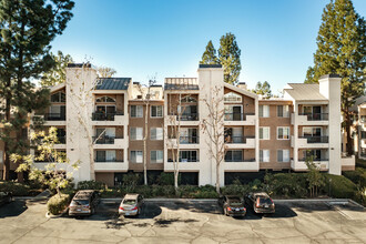 The Met Warner Center in Woodland Hills, CA - Building Photo - Building Photo