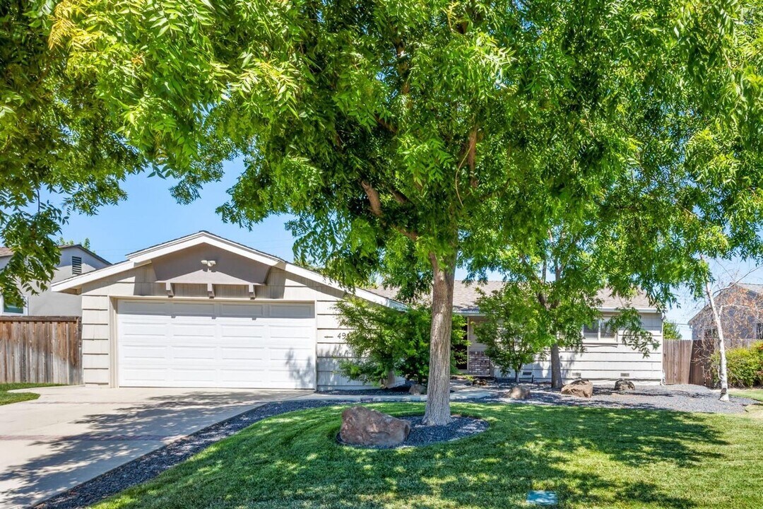 4915 H Pkwy in Sacramento, CA - Building Photo