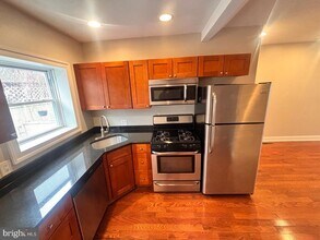 2124 S Mole St in Philadelphia, PA - Building Photo - Building Photo