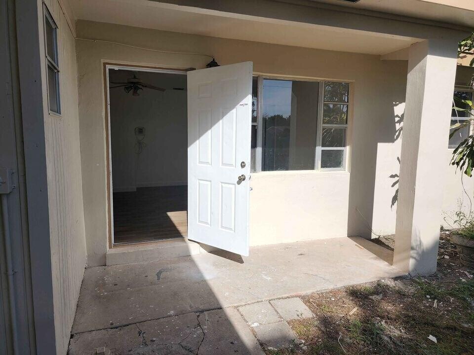 117 SW 7th Ave in Delray Beach, FL - Building Photo