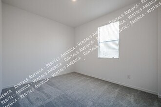 9429 E Spiral Ave in Mesa, AZ - Foto de edificio - Building Photo