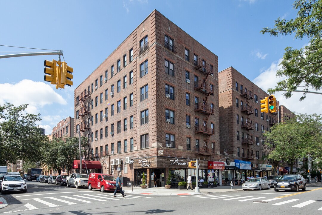 2724 30th Ave in Astoria, NY - Building Photo