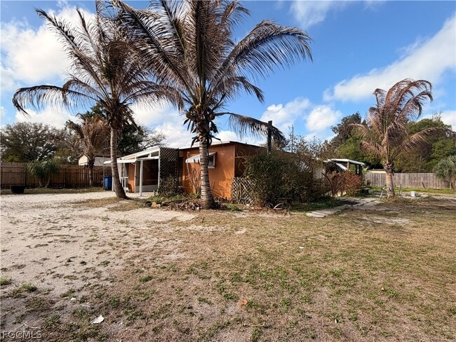 8086 Marx Dr in North Fort Myers, FL - Building Photo - Building Photo