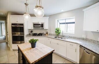 506 Independence Dr in Friendswood, TX - Building Photo - Building Photo