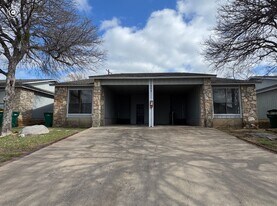 901 Mayfield Dr in Marble Falls, TX - Building Photo