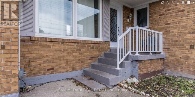 376 Third Line in Oakville, ON - Building Photo - Building Photo