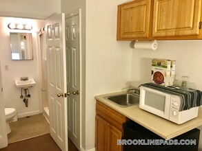 1061 Beacon St in Brookline, MA - Building Photo - Building Photo