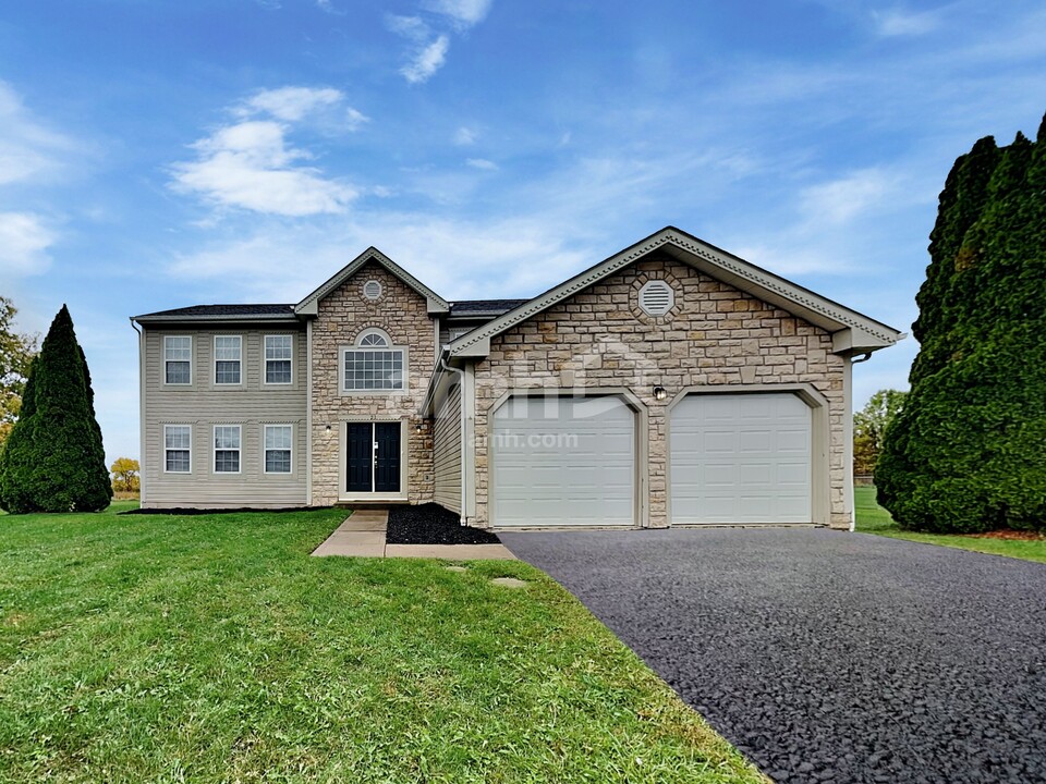 21 W Fieldstone in Etna, OH - Foto de edificio