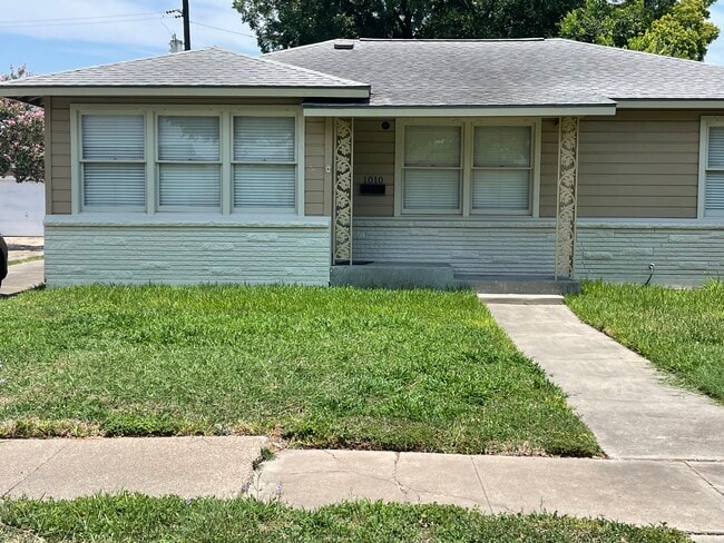 property at 1010 Peerman Pl
