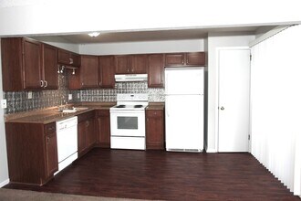 2422 Wynterhall Rd SE in Huntsville, AL - Foto de edificio - Building Photo