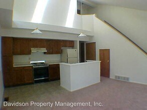 130 W Cheyenne Rd in Colorado Springs, CO - Foto de edificio - Building Photo