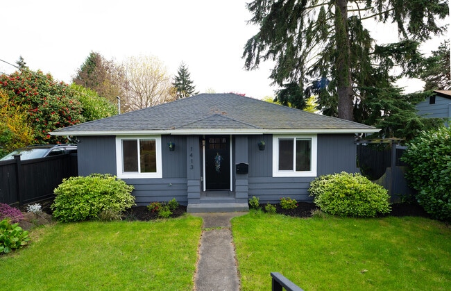 1413 SW Cambridge St in Seattle, WA - Building Photo - Building Photo