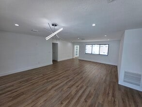 9020 SW 198th Ter in Cutler Bay, FL - Foto de edificio - Building Photo