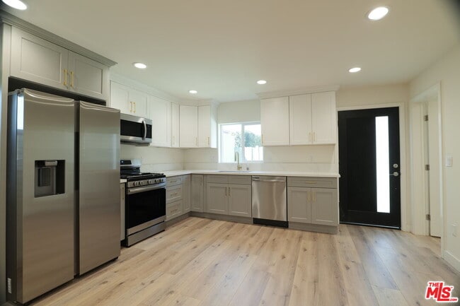 1338 W 30th St in Los Angeles, CA - Building Photo - Building Photo