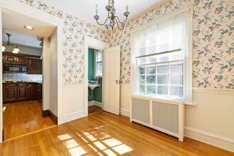 30 Cheswick Rd in Auburndale, MA - Foto de edificio - Building Photo