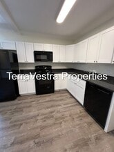 318 E Mulberry St in Millville, NJ - Building Photo - Building Photo