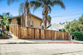 1530 Ewing St in Los Angeles, CA - Building Photo - Building Photo