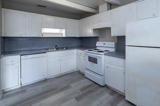 Riverbank Apartments in Jacksonville, FL - Building Photo - Interior Photo