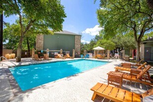Summit at Westwood in Austin, TX - Building Photo
