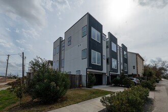 1318 Reinerman St in Houston, TX - Building Photo - Building Photo