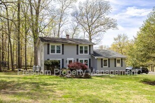 6197 Edwards Dr in Broad Run, VA - Building Photo