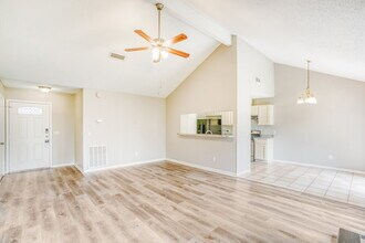 12214 Flaxen Dr, Unit F-241 in Houston, TX - Building Photo - Building Photo