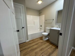 211 Cedar Cir in Jackson, MO - Foto de edificio - Building Photo