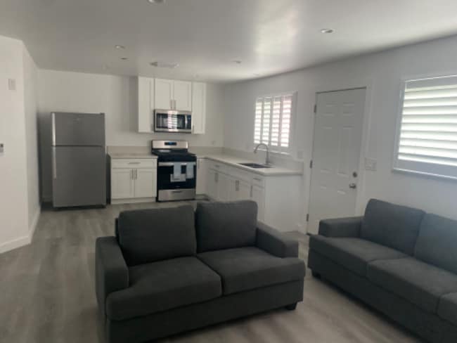 1116 S Exmoor Ave in Compton, CA - Building Photo - Building Photo