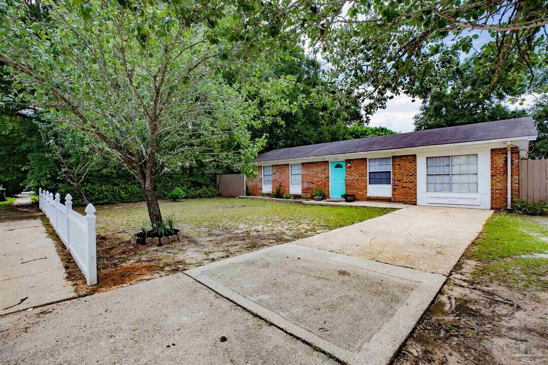 4381 Bixby Cir in Pensacola, FL - Building Photo