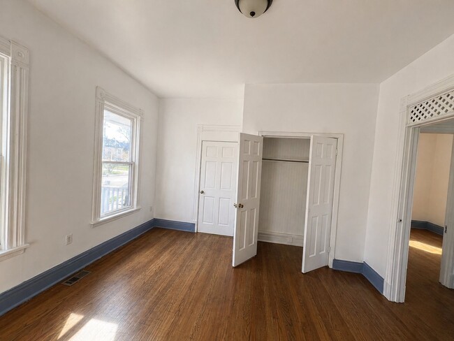 100 Davis St