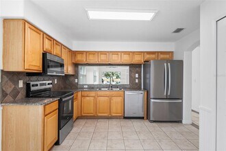 7352 Tower Bridge Dr in Wesley Chapel, FL - Building Photo - Building Photo