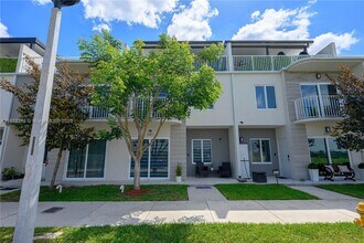 25689 SW 144th Ave in Naranja, FL - Foto de edificio - Building Photo
