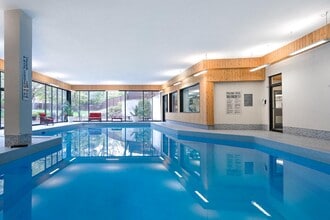 Parc Royal Apartments in Montréal, QC - Building Photo - Building Photo