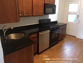 2616 N Marshfield Ave, Unit 2F in Chicago, IL - Building Photo - Building Photo