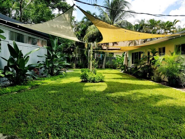 170 NW 7th St in Boca Raton, FL - Foto de edificio - Building Photo