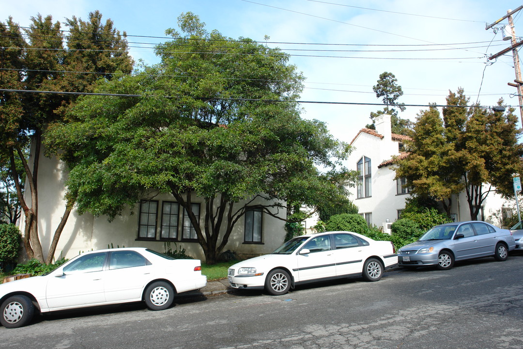 1700 Le Roy Ave in Berkeley, CA - Foto de edificio