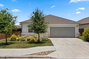 500 Stinchcomb Rd in Hutto, TX - Building Photo