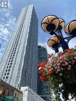 1 Yorkville Ave in Toronto, ON - Building Photo