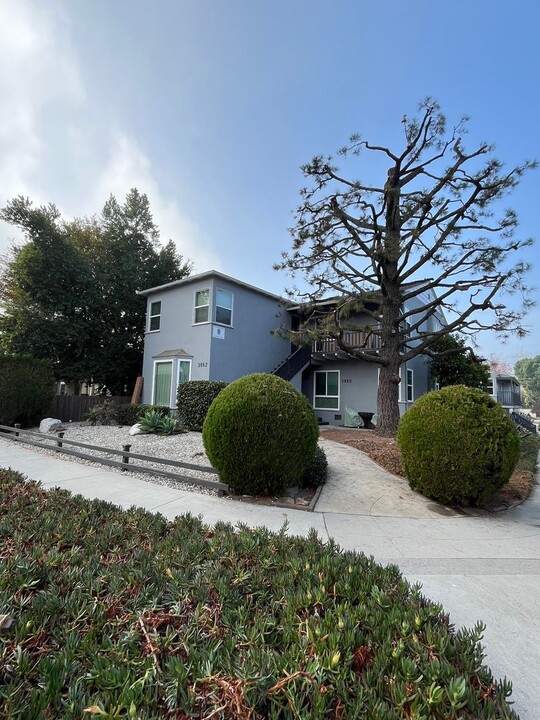 3860-3860 Valleybrink Rd in Los Angeles, CA - Building Photo