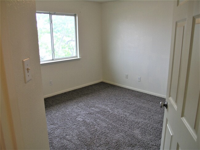 property at 2926 Meadowglen Crest