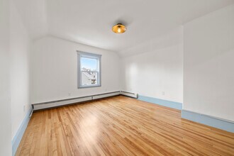 69 Endicott St, Unit 3 in Salem, MA - Foto de edificio - Building Photo