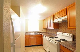 Lake Buckeye Apartments in Winter Haven, FL - Building Photo - Interior Photo