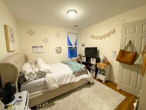 5 Oswald St, Unit 3T in Boston, MA - Foto de edificio - Building Photo