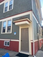 10 Bainbridge Ave, Unit 1 Private Bedroom in Providence, RI - Building Photo - Building Photo