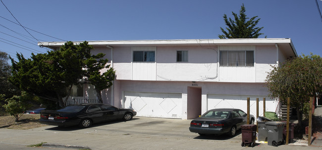 3401 Laguna Ave in Oakland, CA - Building Photo - Building Photo