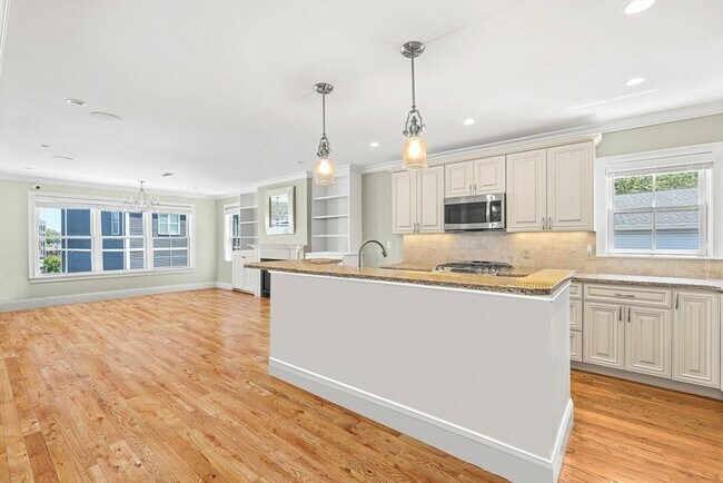 30 Middle St, Unit 2 in Boston, MA - Building Photo - Building Photo