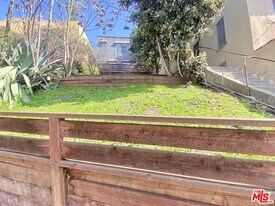 834 Laguna Ave in Los Angeles, CA - Building Photo